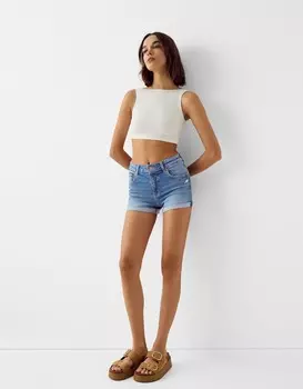 Подвернутые джинсовые шорты Bershka, голубой