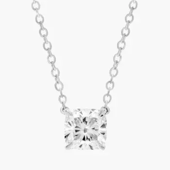 Подвеска с выращенным в лаборатории бриллиантом-солитером огранки «кушон» из 14-каратного белого золота (1 карат, два карата — FG / VS2-SI1) Blue Nile
