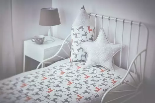 Покрывало KraftKids маленькое олени серо-оранжевое на белом