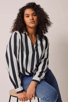 Полосатая блузка приталенного силуэта с разрезом по вырезу горловины Evans, белый