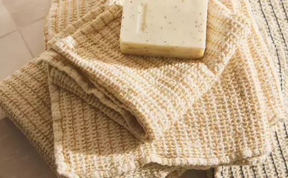 Полосатое вафельное полотенце Zara Home, горчично-желтый