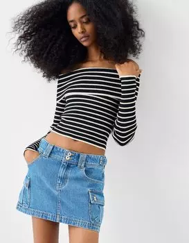 Полосатый свитер с открытым вырезом и перевернутой деталью Bershka, черный