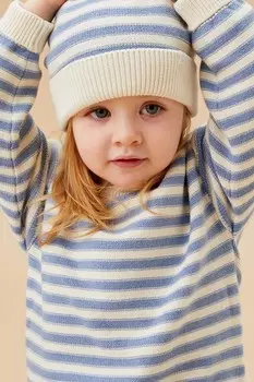 Полосатый уютный джемпер с высоким воротом из 100% органического хлопка Mori, синий