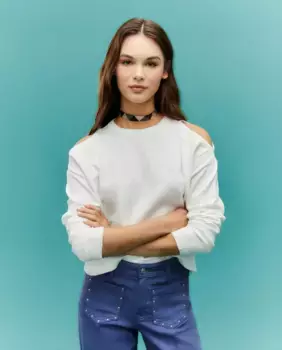 Полосатый вырезной женский свитер Green Coast, цвет Crudo