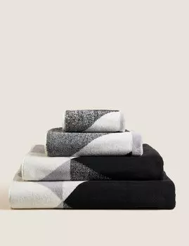 Полотенце из чистого хлопка с абстрактными формами Marks & Spencer, черный микс