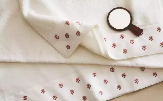 Полотенце с вышитой цветочной каймой Zara Home, цвет Oyster White