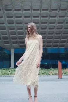 Полупрозрачное платье с пайетками и перьями ZARA, белый