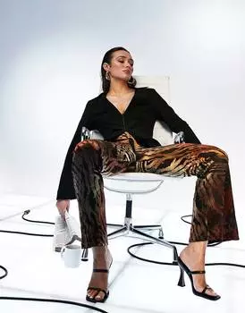 Полупрозрачные расклешенные брюки с анималистичным принтом ASOS DESIGN