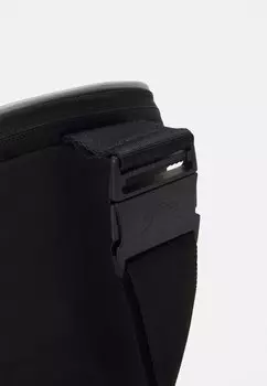 Поясная сумка Small Item Bag Unisex adidas Originals, черный/серебро со светоотражающим эффектом