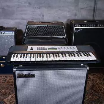 Портативная 61-клавишная клавиатура Yamaha YPT-270 B-STOCK YPT270