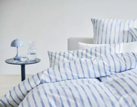 Постельное белье из органического сатина Cotonea, наволочка в акварельные полоски, одноцветная, светло-голубая, размер 80 x 80 см