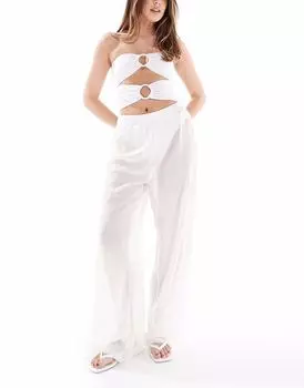 Потертые прозрачные пляжные брюки широкого кроя с разрезами по бокам белого цвета