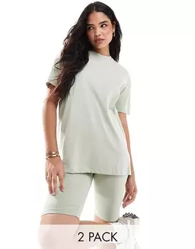 Потертые шорты и футболка оверсайз шалфейного цвета