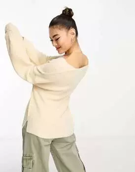 Потертый пушистый джемпер с напуском и v-образным вырезом кремового цвета Threadbare