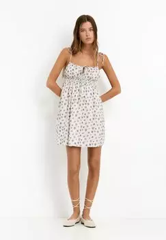 Повседневное платье STRAPPY SMOCKED PULL&BEAR, белый