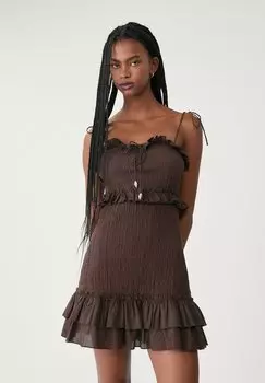 Повседневное платье STRAPPY WITH RUFFLES Stradivarius, темно-коричневый