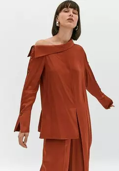 Повседневное платье WITH AN ASYMMETRIC DETAILS Rue les crateurs, светло-красный