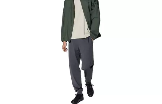 Повседневные брюки мужские темно-серые Uniqlo, темно-серый
