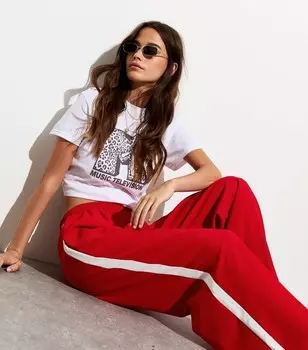 Повседневные джоггеры с широкими штанинами и красной полоской New Look, красный