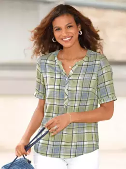 Повседневный образ блузка в клетку Casual Looks, голубой