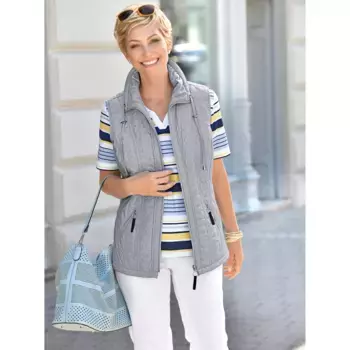 Повседневный образ стеганый жилет Casual Looks, серый