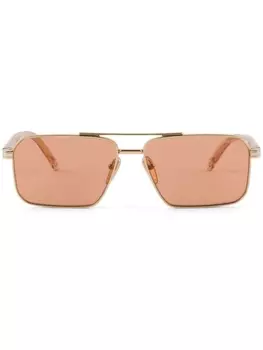 Prada Eyewear солнцезащитные очки в прямоугольной оправе с гравировкой логотипа, золотистый