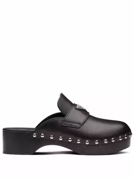 Prada клоги с заклепками и логотипом, черный