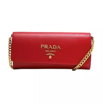 PRADA Кожаный женский кошелек красного цвета