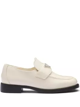Prada лакированные лоферы с логотипом, нейтральный цвет