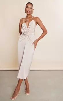 PrettyLittleThing Атласное платье мидакси цвета шампанского с глубоким вырезом и присборенной талией