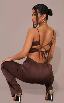 PrettyLittleThing Атласный бюстгальтер с завязками на спине шоколадно-коричневого цвета