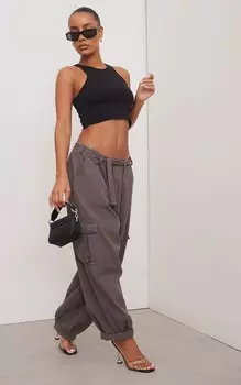 PrettyLittleThing Базовый черный облегающий укороченный топ Racer