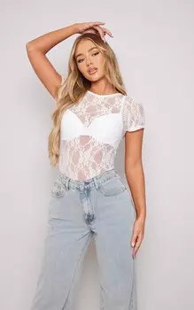 PrettyLittleThing Белая кружевная узкая футболка