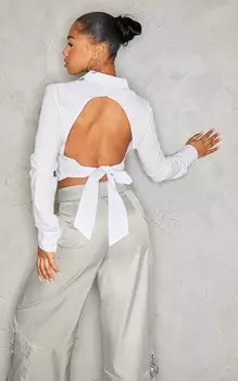 PrettyLittleThing Белая тканая приталенная рубашка с длинными рукавами и открытым бантом на спине