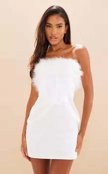 PrettyLittleThing Белое атласное корсетное облегающее платье с отделкой перьями