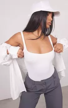 PrettyLittleThing Белое боди без рукавов с квадратным вырезом в рубчик