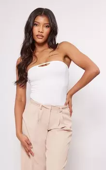 PrettyLittleThing Белое фактурное боди-бандо с завязками на спине и бретелями