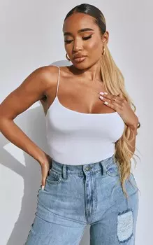 PrettyLittleThing Белое облегающее боди на тонких бретелях Shape