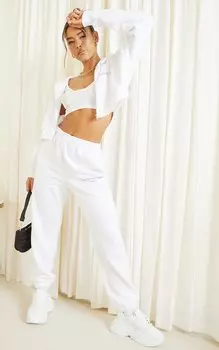 PrettyLittleThing Белые джоггеры с надписью Copyright ©