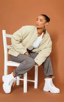 PrettyLittleThing Белые массивные походные ботинки на плоской подошве