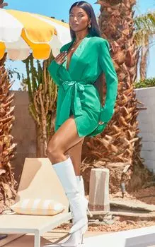 PrettyLittleThing Белые сапоги до колена из искусственной кожи с расклешенным носком под крокодила