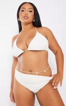 PrettyLittleThing Белый фактурный бикини-топ с треугольными чашками и рюшами