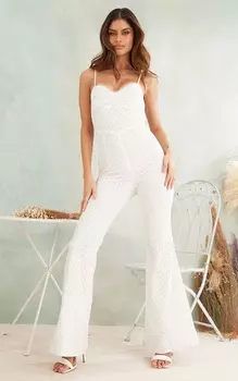 PrettyLittleThing Белый комбинезон с бретелями и чашками Broderie Anglaise