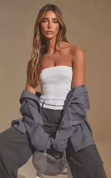 PrettyLittleThing Белый топ-труба в рубчик с контуром