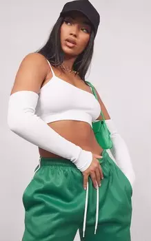 PrettyLittleThing Белый укороченный топ с открытыми плечами в рубчик Contour