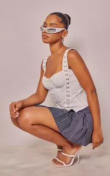 PrettyLittleThing Белый укороченный топ с тканым крючком и ремешком для глаз