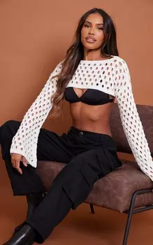 PrettyLittleThing Белый вязаный топ с расклешенными рукавами