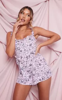 PrettyLittleThing Бледно-розовый комбинезон с тканым цветочным принтом и оборками на косточках