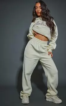 PrettyLittleThing Брюки-джоггеры с овсянкой для пилатеса Petite с прямыми штанинами