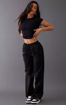 PrettyLittleThing Брюки карго Petite черного персикового цвета